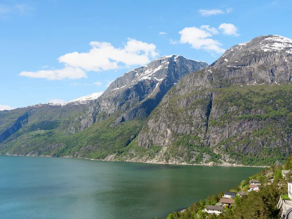 挪威人危险峡湾中的小村庄Eidfjord — 图库照片