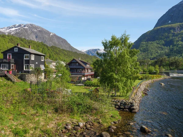 Μικρό Χωριό Eidfjord Στο Νορβηγικό Hardangerfjord — Φωτογραφία Αρχείου