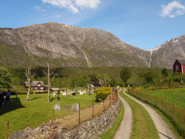 Pequena Aldeia Eidfjord Fiorde Hardangerfjord — Fotografia de Stock