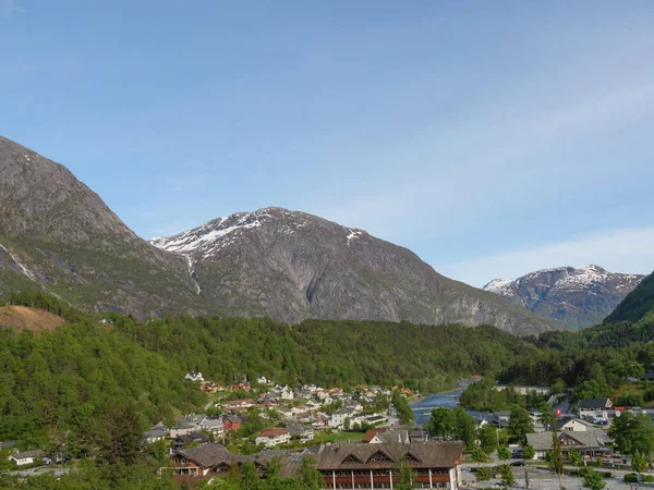 Mała Wioska Eidfjord Norweskim Hardangerfjord — Zdjęcie stockowe