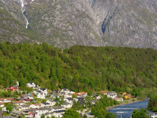 Das Kleine Dorf Eidfjord Norwegischen Hardangerfjord — Stockfoto