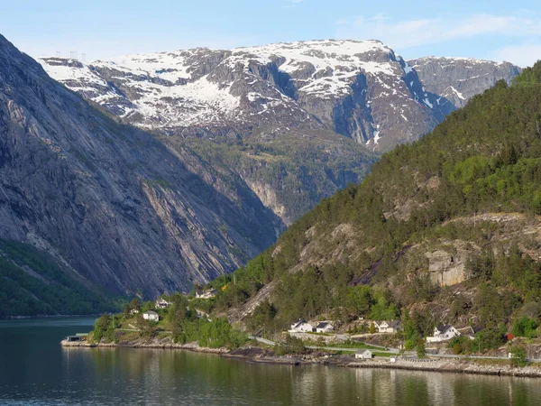 Pequeño Pueblo Eidfjord Norte Hardangerfjord —  Fotos de Stock