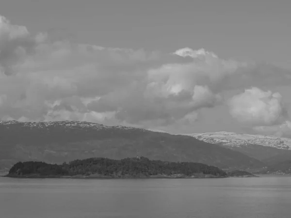 Den Lilla Byn Eidfjord Den Norska Hardangerfjord — Stockfoto