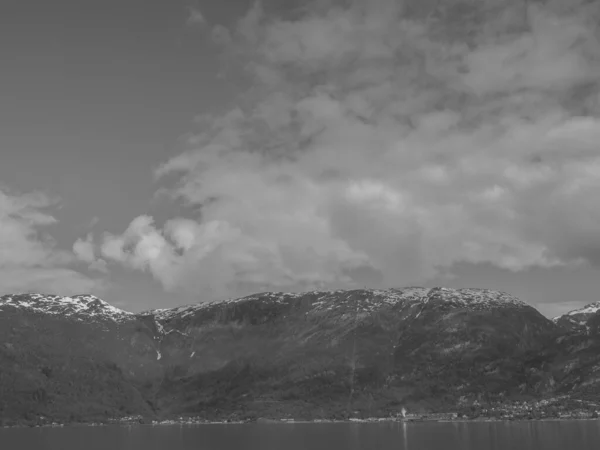 Pequena Aldeia Eidfjord Fiorde Hardangerfjord — Fotografia de Stock