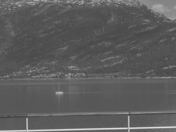 Mała Wioska Eidfjord Norweskim Hardangerfjord — Zdjęcie stockowe