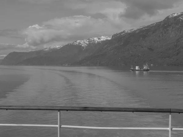 Μικρό Χωριό Eidfjord Στο Νορβηγικό Hardangerfjord — Φωτογραφία Αρχείου