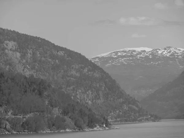 Das Kleine Dorf Eidfjord Norwegischen Hardangerfjord — Stockfoto