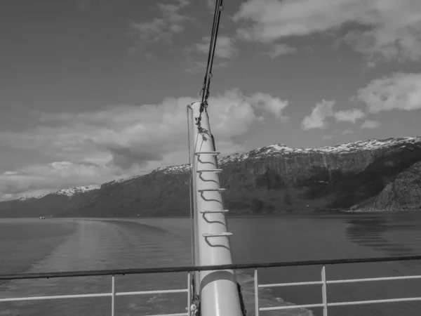 Μικρό Χωριό Eidfjord Στο Νορβηγικό Hardangerfjord — Φωτογραφία Αρχείου