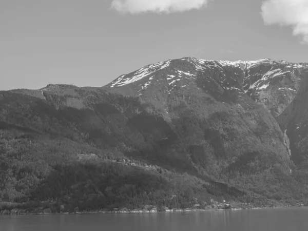 Das Kleine Dorf Eidfjord Norwegischen Hardangerfjord — Stockfoto