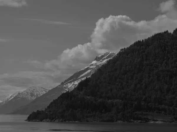 Pequeño Pueblo Eidfjord Norte Hardangerfjord — Foto de Stock