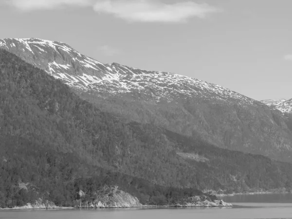 挪威人危险峡湾中的小村庄Eidfjord — 图库照片