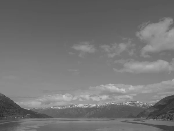 Μικρό Χωριό Eidfjord Στο Νορβηγικό Hardangerfjord — Φωτογραφία Αρχείου