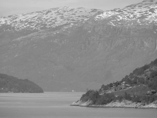 Pequeño Pueblo Eidfjord Norte Hardangerfjord — Foto de Stock