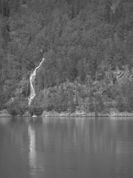 Malá Vesnice Eidfjord Norském Hardangerfjordu — Stock fotografie