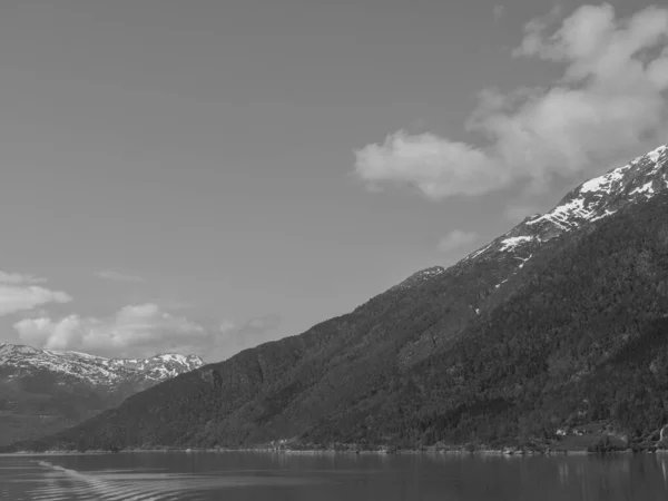 Das Kleine Dorf Eidfjord Norwegischen Hardangerfjord — Stockfoto