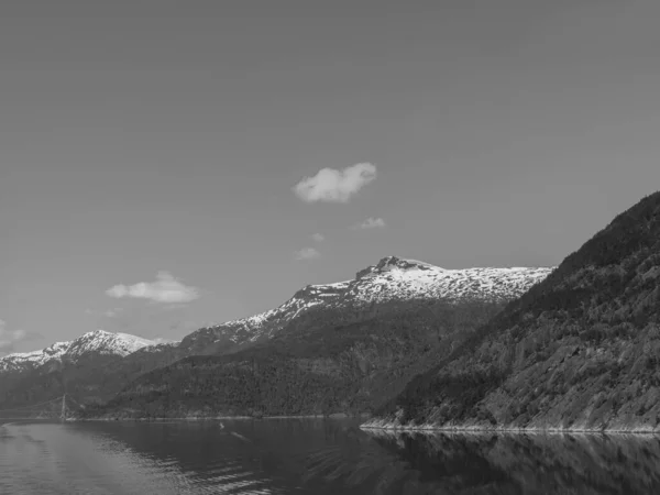 Das Kleine Dorf Eidfjord Norwegischen Hardangerfjord — Stockfoto