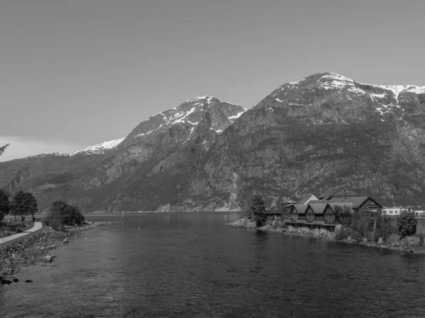 ノルウェーのHardangerjordの小さな村Eidford — ストック写真