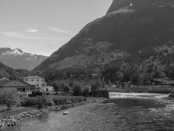 Mała Wioska Eidfjord Norweskim Hardangerfjord — Zdjęcie stockowe