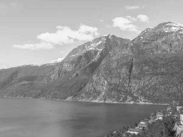 Pequeño Pueblo Eidfjord Norte Hardangerfjord —  Fotos de Stock