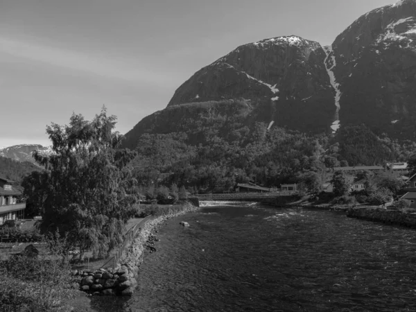 Das Kleine Dorf Eidfjord Norwegischen Hardangerfjord — Stockfoto