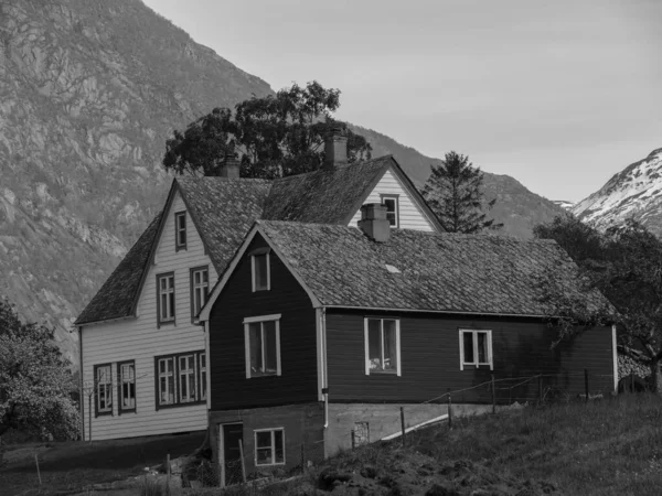 ノルウェーのHardangerjordの小さな村Eidford — ストック写真