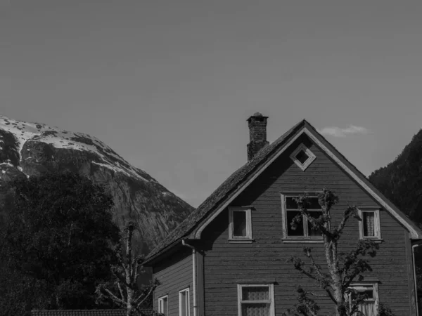 Маленьке Село Ейдфьорд Північно Західному Гардангерфіорді — стокове фото