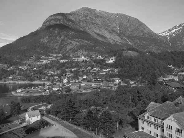 Pequena Aldeia Eidfjord Fiorde Hardangerfjord — Fotografia de Stock