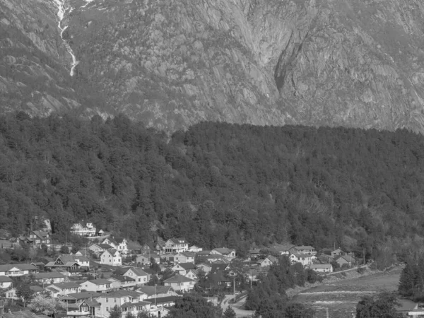 Pequena Aldeia Eidfjord Fiorde Hardangerfjord — Fotografia de Stock