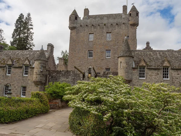 Inverness şehri ve İskoç dağları