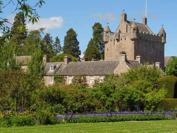 Inverness şehri ve İskoç dağları