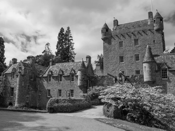 Inverness şehri ve İskoç dağları