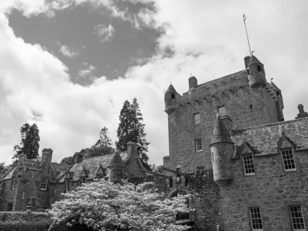 Inverness şehri ve İskoç dağları