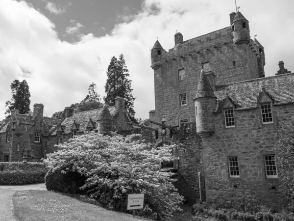 Inverness şehri ve İskoç dağları