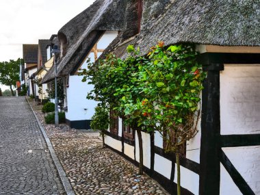 Holstein-Holstein eyâletinde, Maasholm ve Eckernfoette 'nin küçük bir köyü.