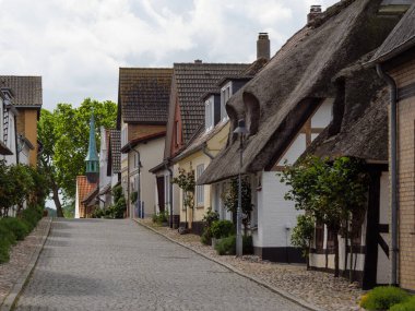 Holstein-Holstein eyâletinde, Maasholm ve Eckernfoette 'nin küçük bir köyü.