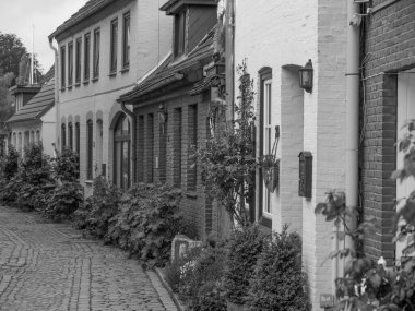 Holstein-Holstein eyâletinde, Maasholm ve Eckernfoette 'nin küçük bir köyü.