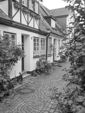 Holstein-Holstein eyâletinde, Maasholm ve Eckernfoette 'nin küçük bir köyü.