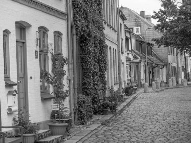 Holstein-Holstein eyâletinde, Maasholm ve Eckernfoette 'nin küçük bir köyü.