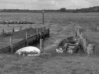 Holstein-Holstein eyâletinde, Maasholm ve Eckernfoette 'nin küçük bir köyü.