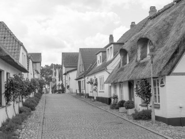 Holstein-Holstein eyâletinde, Maasholm 'ün küçük bir köyü.