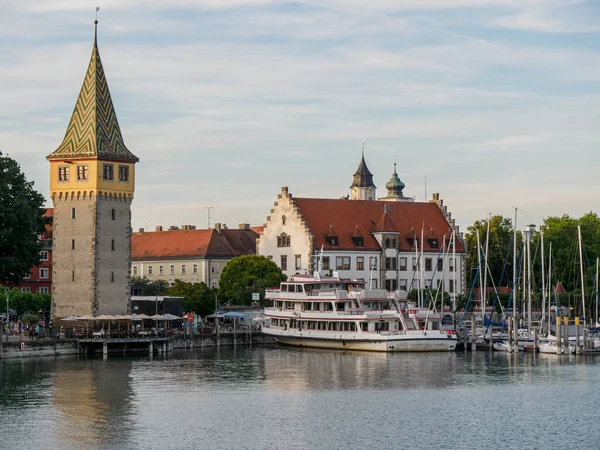 Lindau Almanya 'da göl kıyısında.