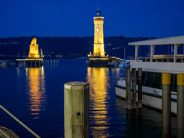 Lindau Almanya 'da göl kıyısında.