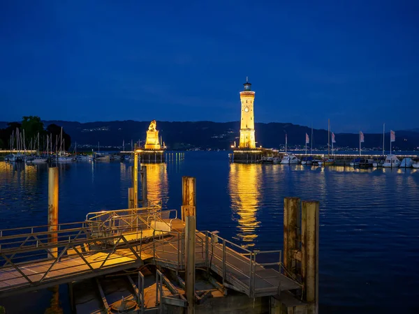 Lindau Almanya 'da göl kıyısında.