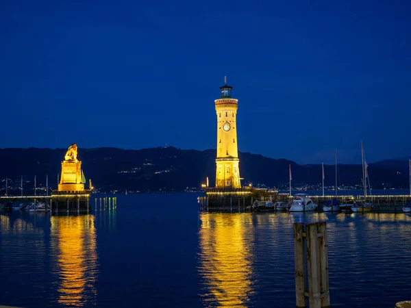 Lindau Almanya 'da göl kıyısında.