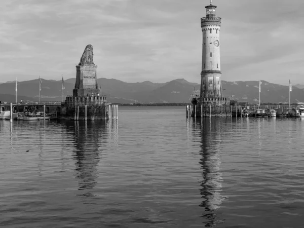 Lindau Almanya 'da göl kıyısında.