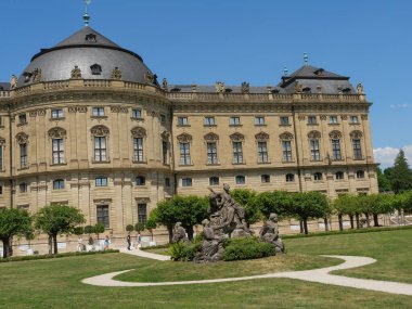 Wuerzburg şehri ana nehir kıyısında.