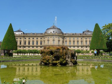 Wuerzburg şehri ana nehir kıyısında.