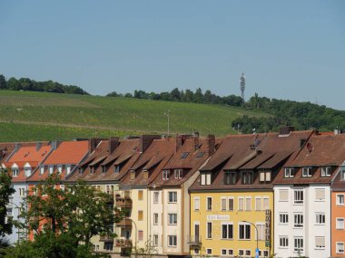 Wuerzburg şehri ana nehir kıyısında.