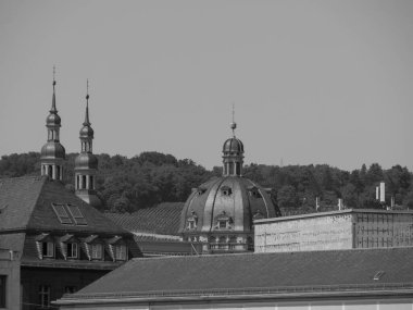 Wuerzburg şehri ana nehir kıyısında.