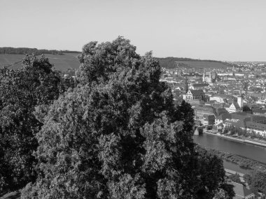 Wuerzburg şehri ana nehir kıyısında.